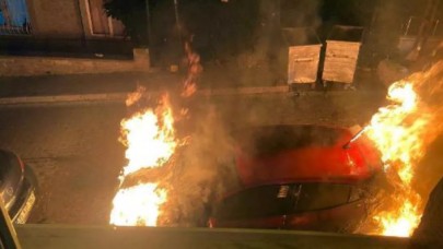 Avcılarda kiraladığı otomobili kundakladılar