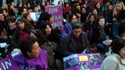 Feministlerden 'kadın cinayetlerine karşıyız' eylemi