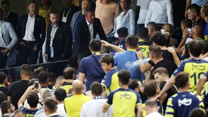 Fenerbahçe Başkanı Ali Koç, taraftarlarla tartıştı