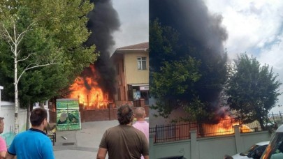 Küçükçekmecede çocuklar oyun oynarken okulun parkını yaktı