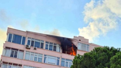 Küçükçekmecede 5 katlı binada korkutan yangın