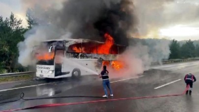 TEMde yolcu otobüsü alev alev yandı