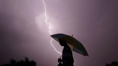 Yıldırımlar iki kenti vurdu!13 kişi öldü,21 kişi yaralanadı