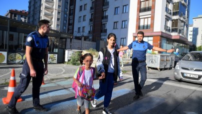 Beylikdüzünde Zabıta Müdürlüğü Ekipleri Öğrencilerin Güvenliği İçinde Görevde