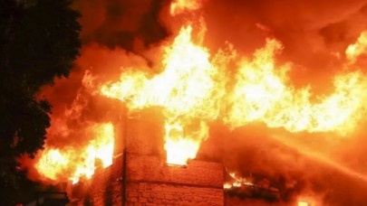 İstanbulda Tarihi Merkezefendi Fırını yangında yok oldu