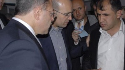 'Gözlerin görmüyor sana iş vermişiz'