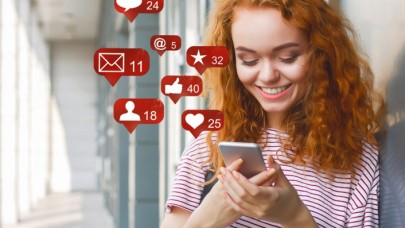 FACEBOOK YERİNİ KAPTIRMIYOR