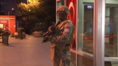 Bakırköyde hastane önünde bekleyenlere silahlı saldırı: 1 ölü, 2 yaralı