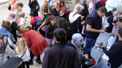 Yangın çıkan züccaciyedeki ürünler yapılan indirimle dakikalar içinde tükendi