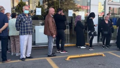 Banka önünde metrelerce promosyon kuyruğu oluştu