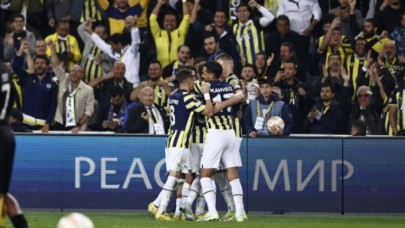 Fenerbahçe AEK Larnacayı 2 golle geçti