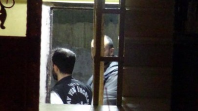 Ayrıldığı eşini, çocuğunun gözü önünde vurdu