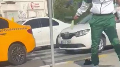 Küçükçekmece’de taksici terör estirdi: Ekmek bıçağıyla saldırdı, arabayı üzerine sürdü