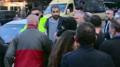 İstanbulun göbeğinde Atatürk anıtına baltalı saldırı