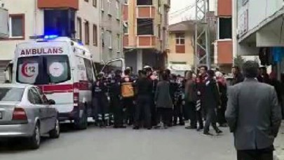 AVCILARDA HASTA ALMAYA GELEN 3 SAĞLIK ÇALIŞANINA SOPALARLA SALDIRDILAR