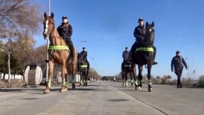 Avcılar Sahilde atlı polislerden denetim