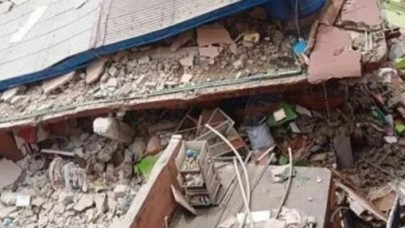 İlişkiye girdikleri binanın altında kaldılar