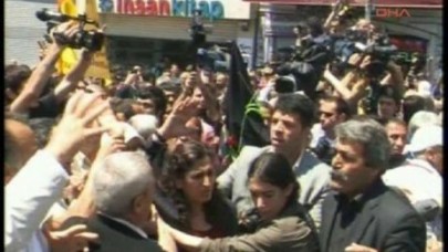 Sebahat Tuncel'den polislere 'Allah belanızı versin'