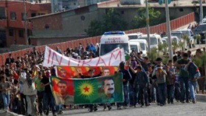 Diyarbakır'da tehlikeli pankart! "İNTİKAM"