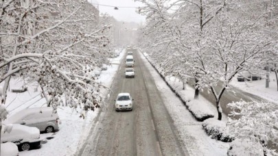 Meteoroloji il il uyardı: Kar geliyor, tedbirinizi alın!