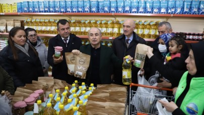 Büyükçekmece Belediyesi ürettiği 8 ton ayçiçek yağını vatandaşa dağıtıyor!