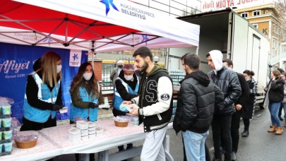 KÜÇÜKÇEKMECE BELEDİYESİ’NDEN FİNAL HAFTASINDA ÖĞRENCİLERE YEMEK İKRAMI