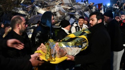 Kahramanmaraşta 7.4 büyüklüğünde deprem: 76 kişi hayatını kaybetti, çevre illerde binalar yıkıldı