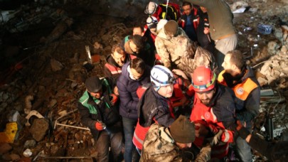 Prof. Ahmet Ercan: Kalanların ne yazık ki yaklaşık yüzde 5i canlı, kurtarılmayı bekliyor, kapkara umutla