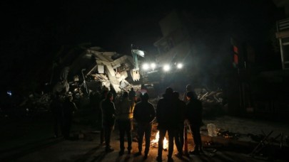 Deprem felaketinde üçüncü gün: Can kaybı 8 bin 574e yükseldi, kurtarma çalışmaları sürüyor