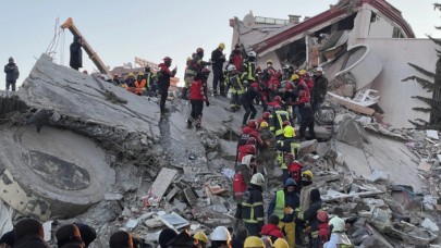Depremin dördüncü günü: Can kaybı 14 bin 14e yükseldi, kurtarma çalışmaları aralıksız sürüyor