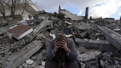 Grafiklerle anlattı: Enkaz altında kaç kişi var?