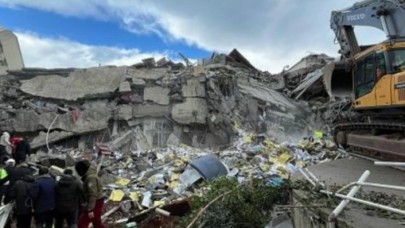 Yakalama kararı olan müteahhit tekneyle kaçmaya çalışırken yakalandı
