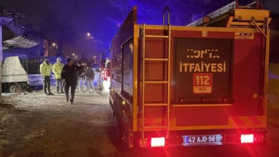 Konyada yangın çıkan evde çöken çatının altında kalan 7 depremzede hayatını kaybetti