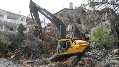 “Vatandaşın keyfini beklemeden riskli yapıları biz yıkacağız”