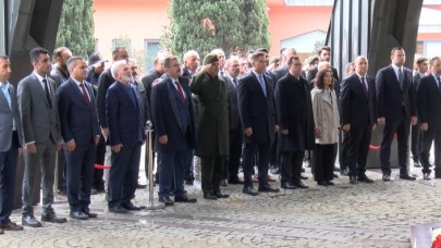 Özal mezarı başında anıldı