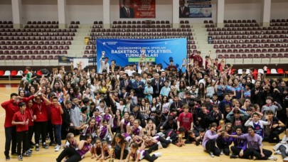 KÜÇÜKÇEKMECE’DE OKUL SPORLARI ÖDÜL TÖRENİ GERÇEKLEŞTİRİLDİ