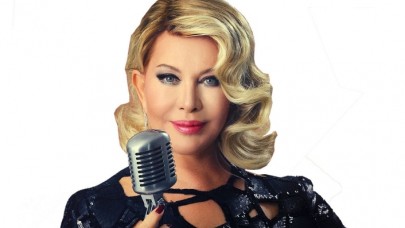 Emel Sayın sahneye çıkıyor