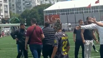 Kadın futbolculara saldırdılar!