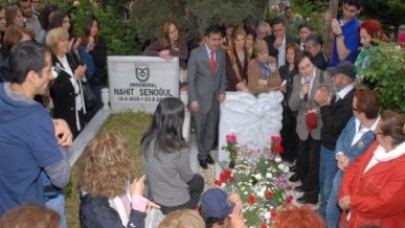 Türkan Saylan, mezarı başında anıldı