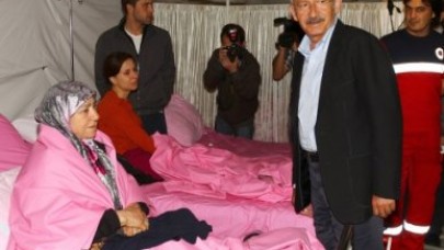 Kılıçdaroğlu deprem bölgesinde