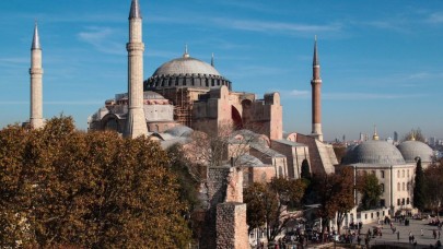 Ayasofya'ya dikkat edin!