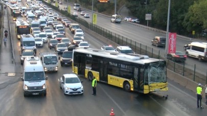 İETT otobüsleri ile minibüs kazaya karıştı: Trafik felç oldu