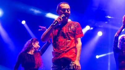 Ortaç'tan sahne şov