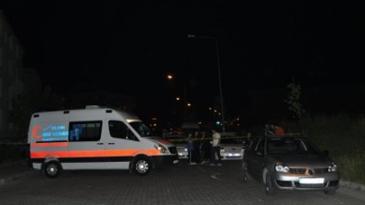 Arabası bağlanınca, annesini rehin aldı