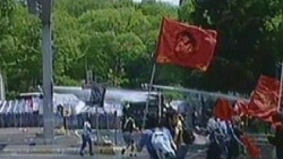 Protestocu öğrencilere polis müdahalesi