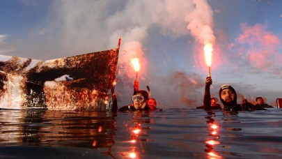 Dolmabahçe önünde "100. yıl" dalışı