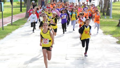 KÜÇÜKÇEKMECE’DE 100. YIL CUMHURİYET KOŞUSU YAPILDI