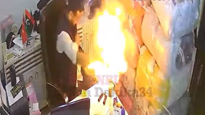 Telefon bataryası bir anda alev aldı!