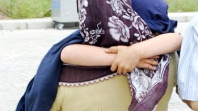 Annesinin cesedinin başında 4 saat bekledi