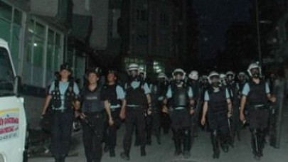 Küçükçekmece'de yasadışı gösteri